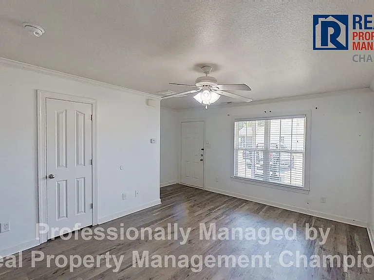 102 Springwood Dr — Photo 4