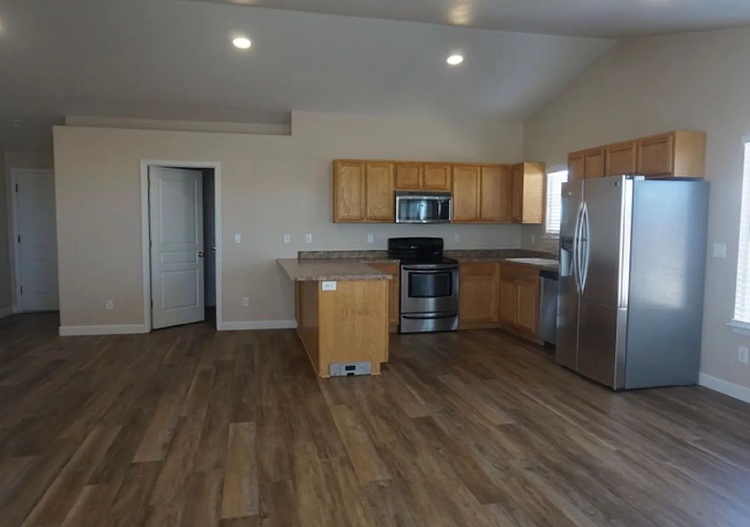 583 Spur Way — Photo 4