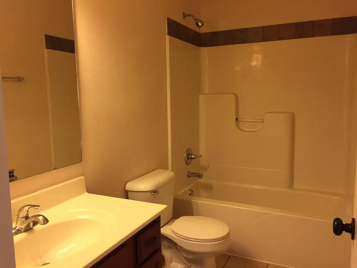 3 bed, 1728 sqft, $1,650 — Photo 4