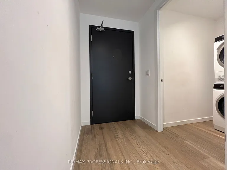 7 Smith Cres #619 — Photo 4