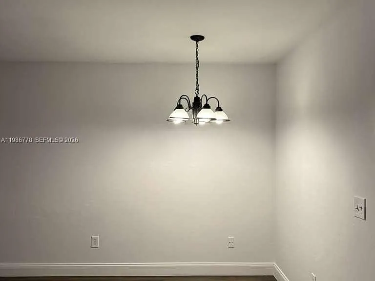 605 Ixoria Ave #15 — Photo 8