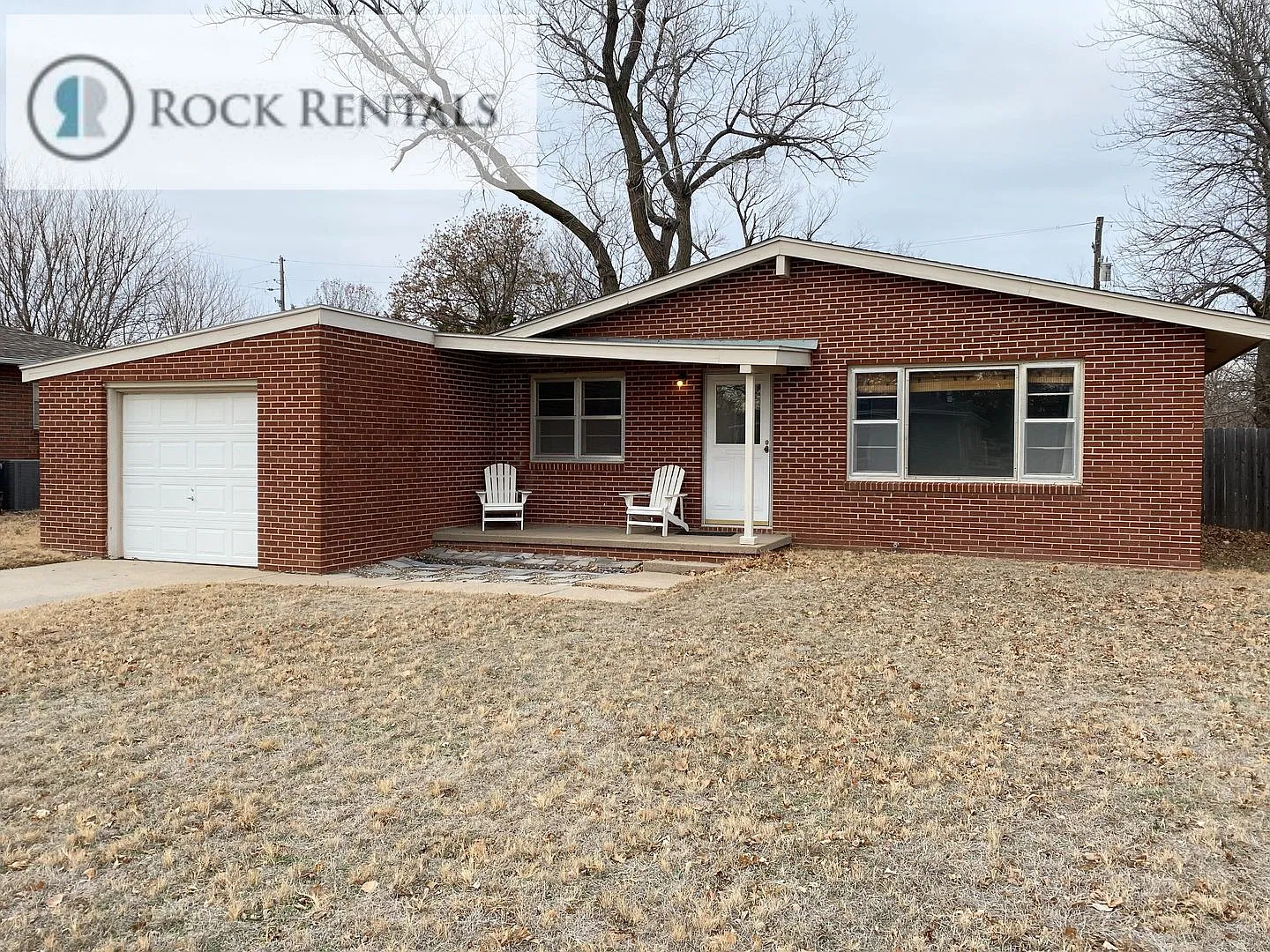 Beautiful Brick 3 Bed 1 Bath Ranch House — Photo 1