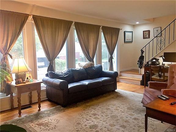 3rd image of 4 Edgewater Ln #A