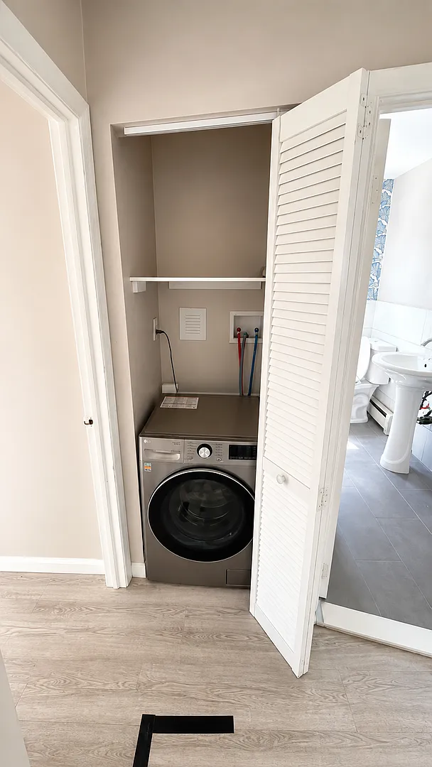 Rockwell Pointe Apartments — Photo 4
