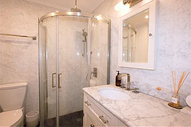 Rented by R New York