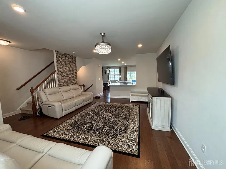1002 Hights Farm Rd N — Photo 7