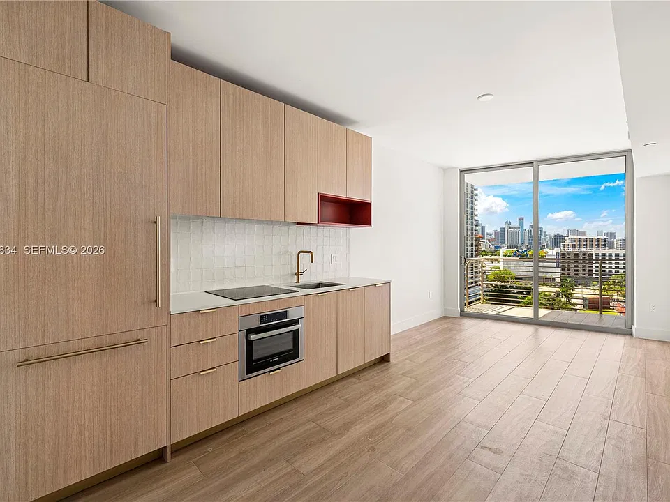 90 NE 32nd St #1027