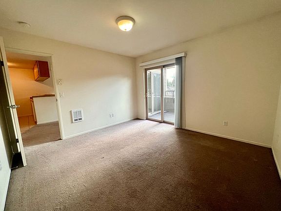 5th image of 1740 NW Pence Ln APT 202