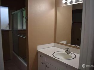 12102-12104 29th St E, Puyallup, WA 98372