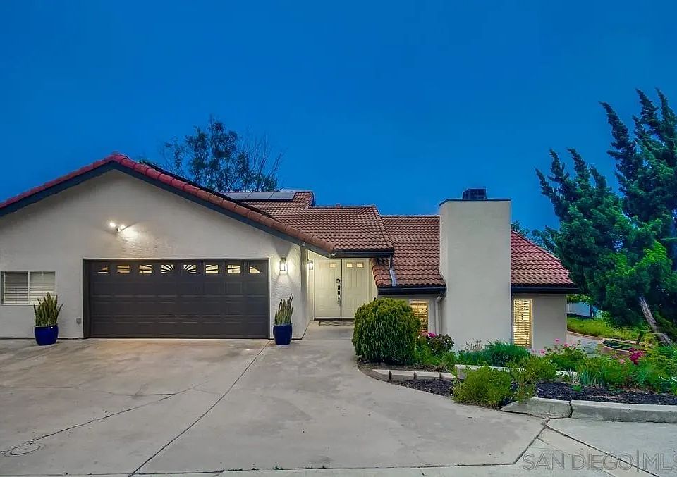 1st image of 825 Hacienda Dr