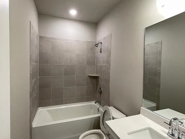439 Lincoln St — Photo 12