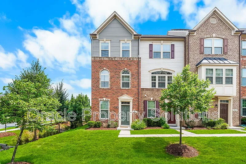 3 bed, 3.0 bath, 1470 sqft, $3,100 — Photo 2