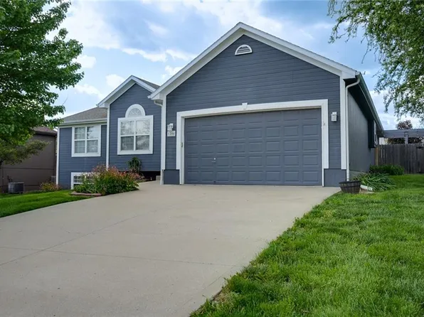 1200 NW Boxelder Ct, Grain Valley, MO 64029