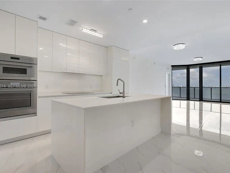 700 NE 24th St #4106 — Photo 8