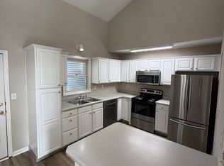 225 Gateway Park Cir, Lexington, KY 40511