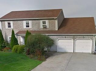 97 Middle Rd APT 3, Portsmouth, RI 02871