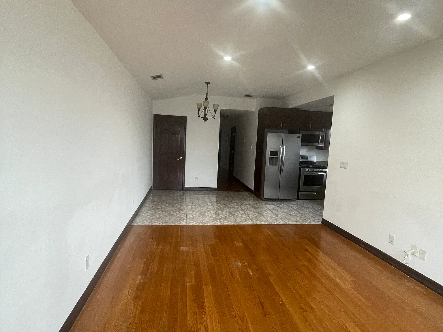 3 bed, 1100 sqft, $2,900 — Photo 2