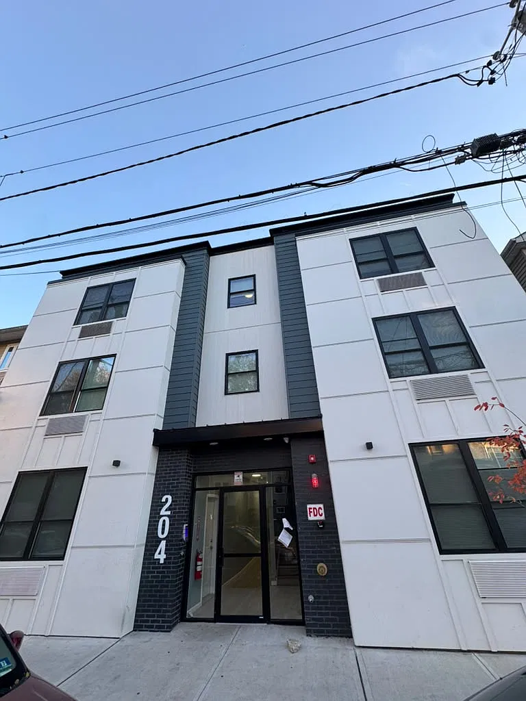 2 bed, $2,045 — Photo 1