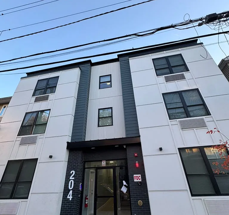 204 Harrison St #4