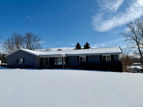 931 Mary Dr, Lapeer, MI 48446