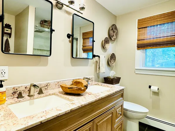 48 Chapel Hill Road, Montville, CT 06370