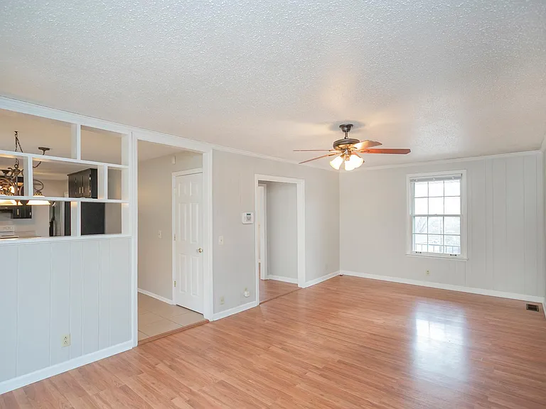 610 Ashley Ct — Photo 18