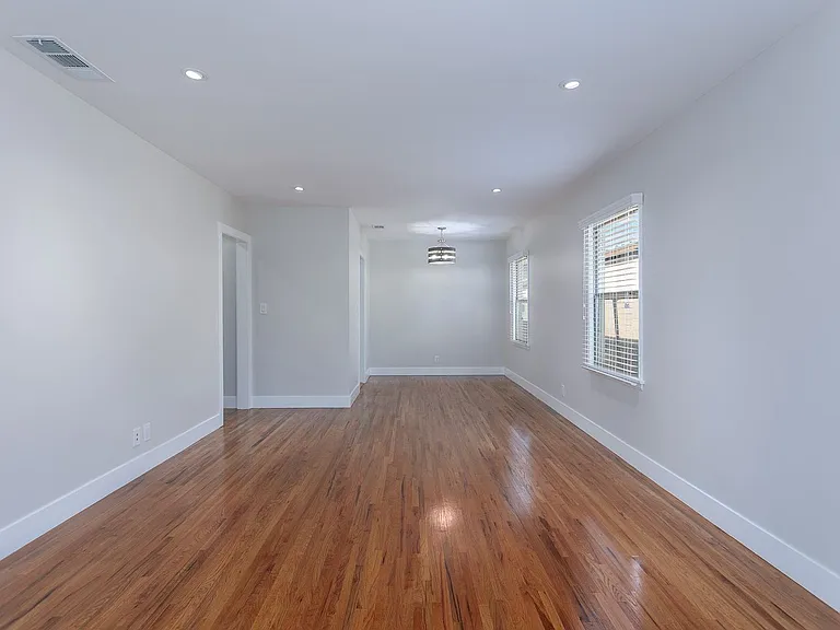 783 E Grand Ave — Photo 4