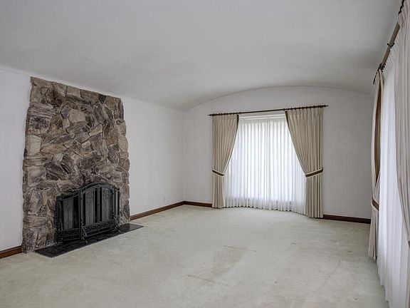 3rd image of 1327 Castillo Ave