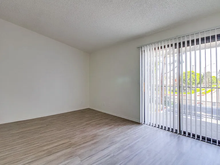 Harbor Cliff Apartments — Photo 14