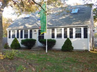 570 Old Strawberry Hill Rd, Centerville, MA 02632