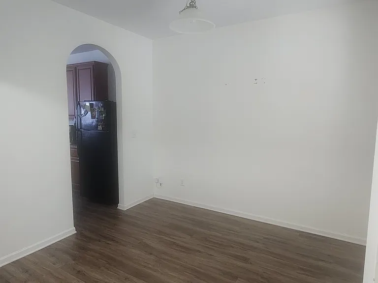 7425 Wallace Ln — Photo 3
