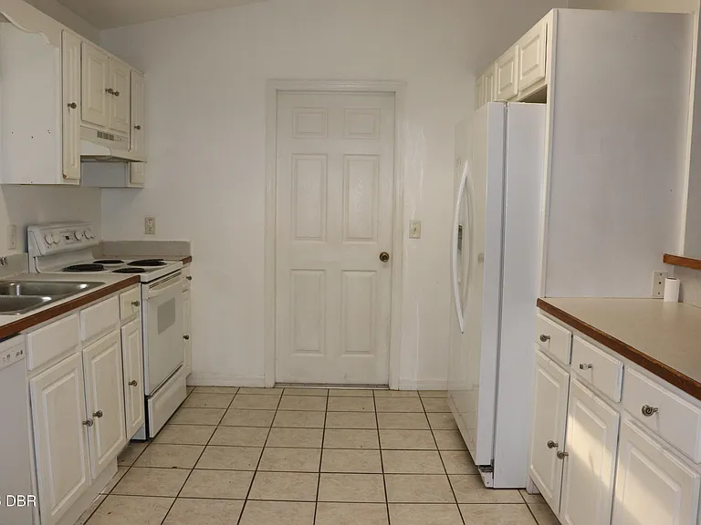 1061 Oak Forest Cir — Photo 4