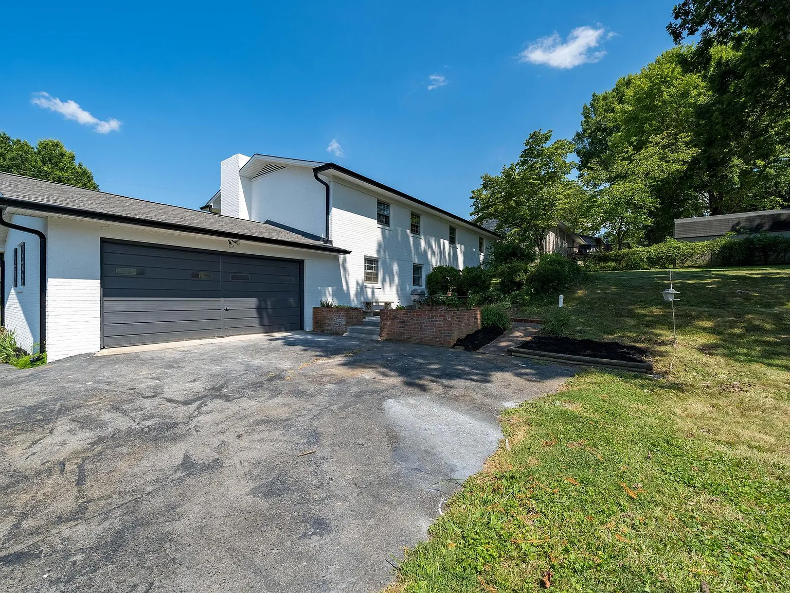 3 bed, 2160 sqft, $2,000 — Photo 4