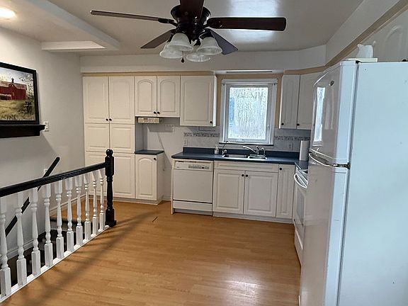 3rd image of 436 Lazier Rd