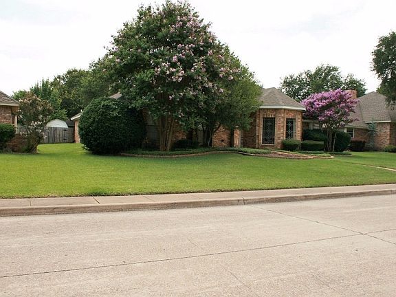 3rd image of 1408 Cobblestone Dr