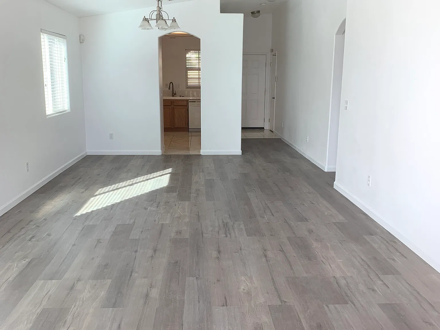 3 bed, 1345 sqft, $2,400 — Photo 4