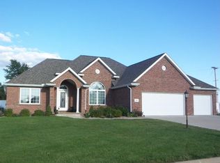 100 Conaghan Dr, Groveland, IL 61535