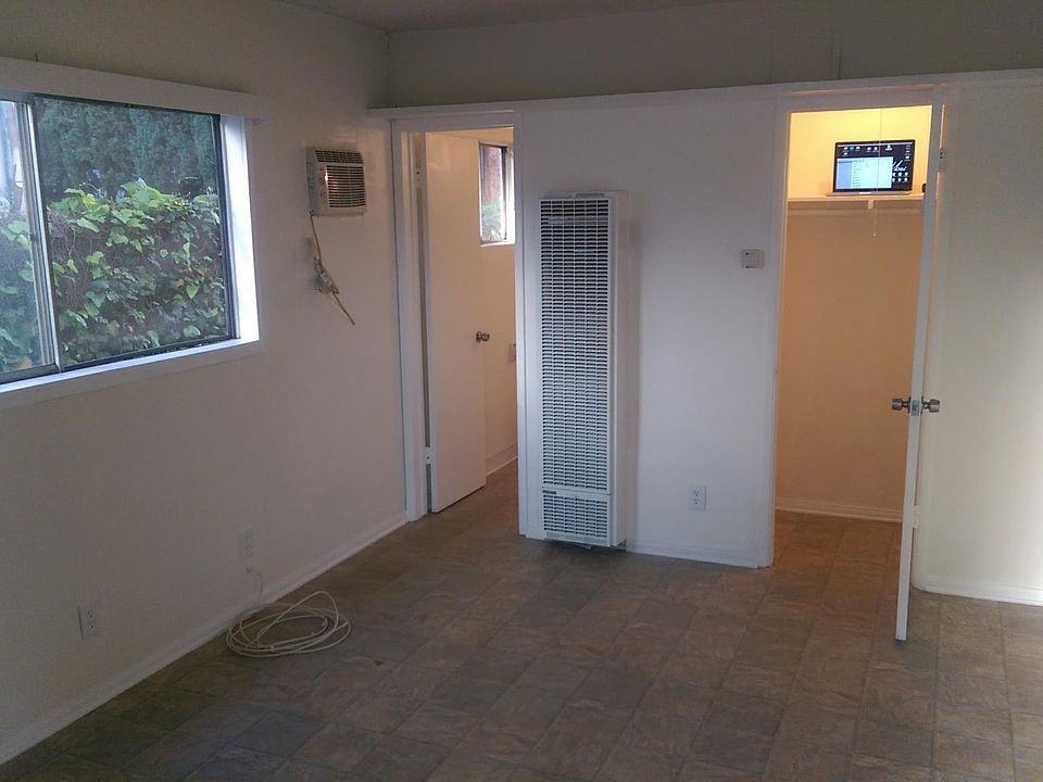 1st image of 218 N Keystone St APT C