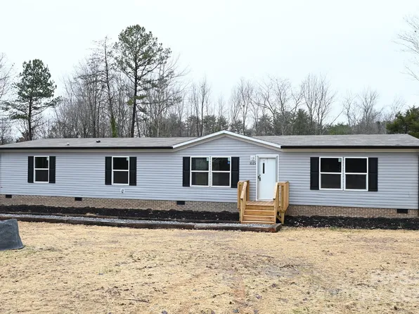 3325 37th Ave NE, Hickory, NC 28601