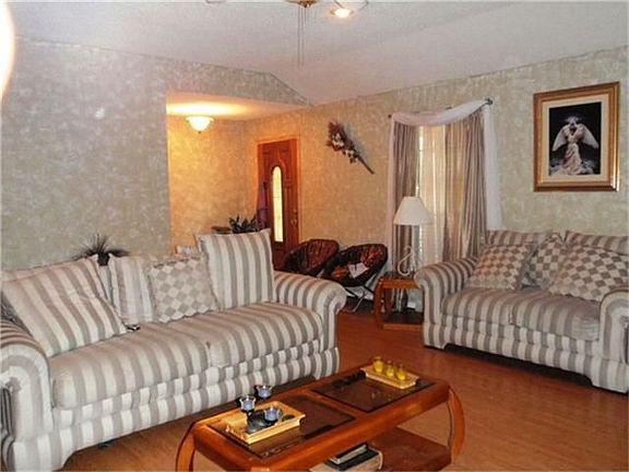 3rd image of 1611 Kriswood Dr