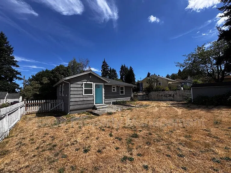 631 Bertha Ave — Photo 17