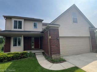 3493 Silver Stone Dr #5, Milford, MI 48380