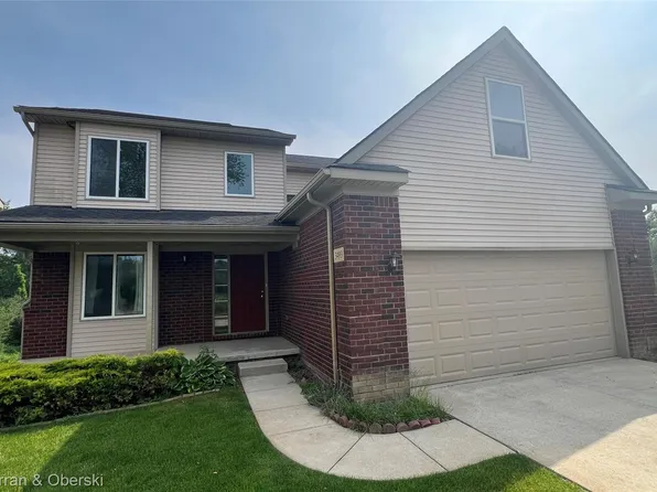 3493 Silver Stone Dr #5, Milford, MI 48380