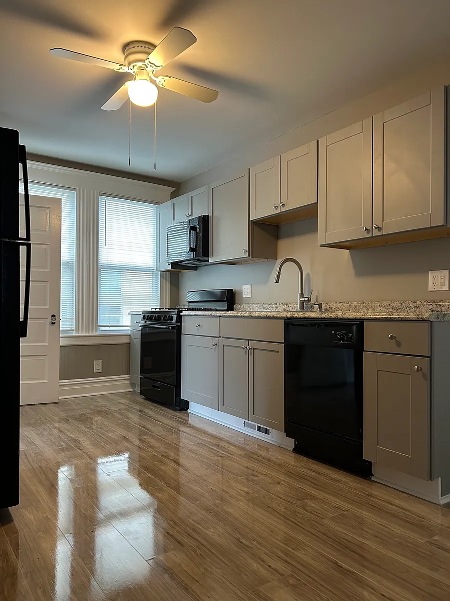 Building Photo - 54 Vine St #1