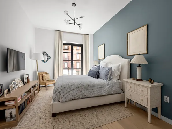 225 West 17th Street image 6 of 11