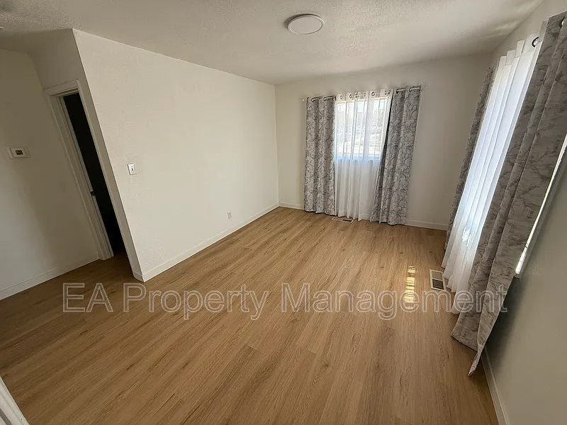 2 bed, 1.0 bath, 900 sqft, $1,345 — Photo 3