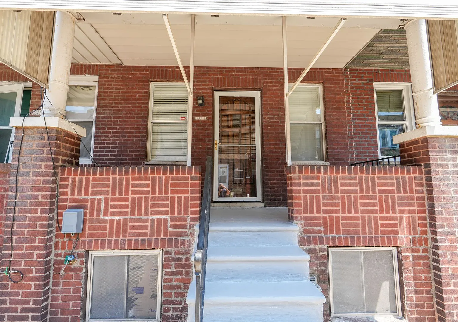 Newly renovated 2 bedroom — Photo 1