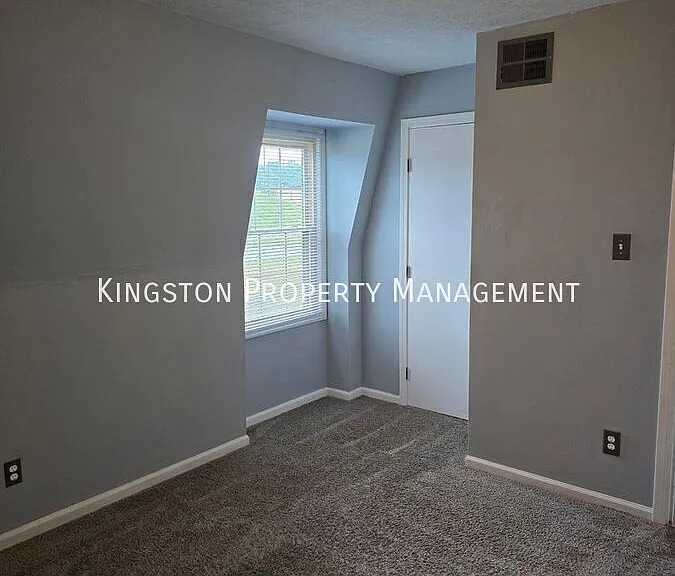 100 Summit Dr #10 — Photo 2