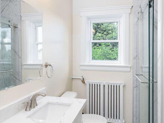 5th image of 925 11th Ave E #101