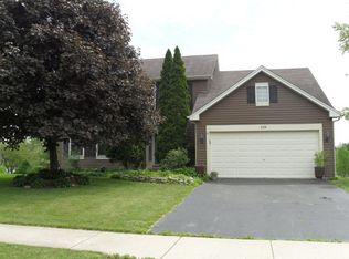 220 Parkside Ln, Oswego, IL 60543